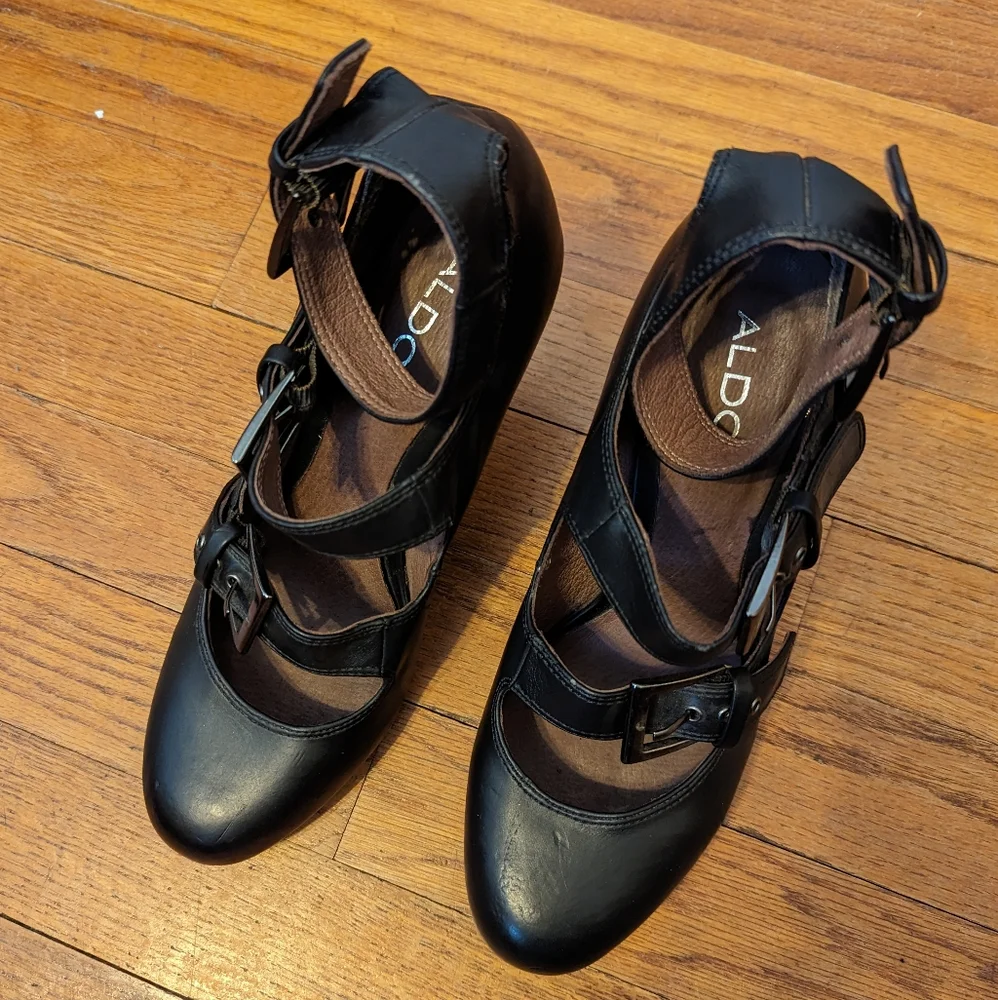 Aldo triple buckle gothic vamp almost toe retro pump - Picture 3 of 7